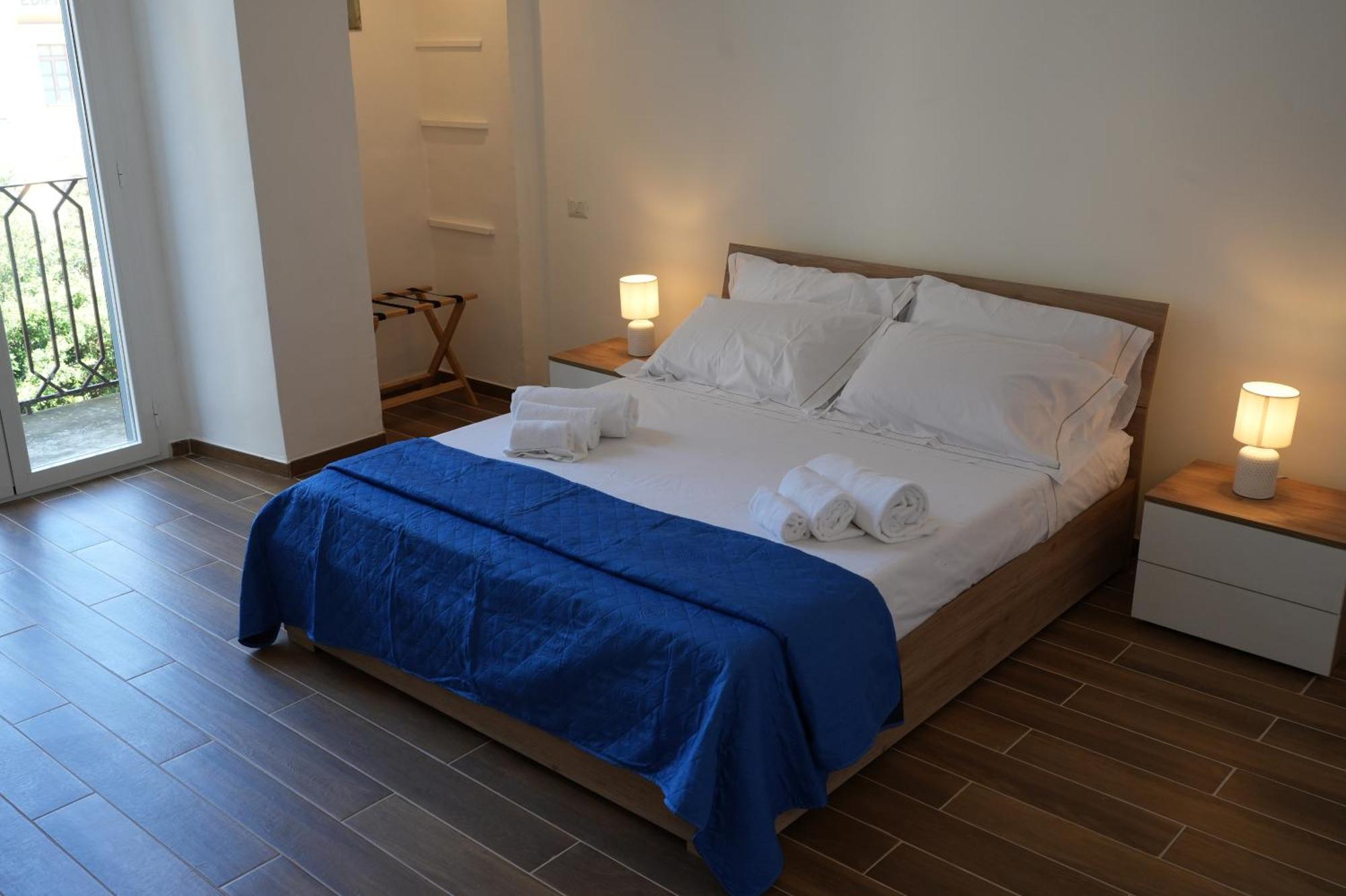 Palazzo Manzoni Apartments Бари Экстерьер фото