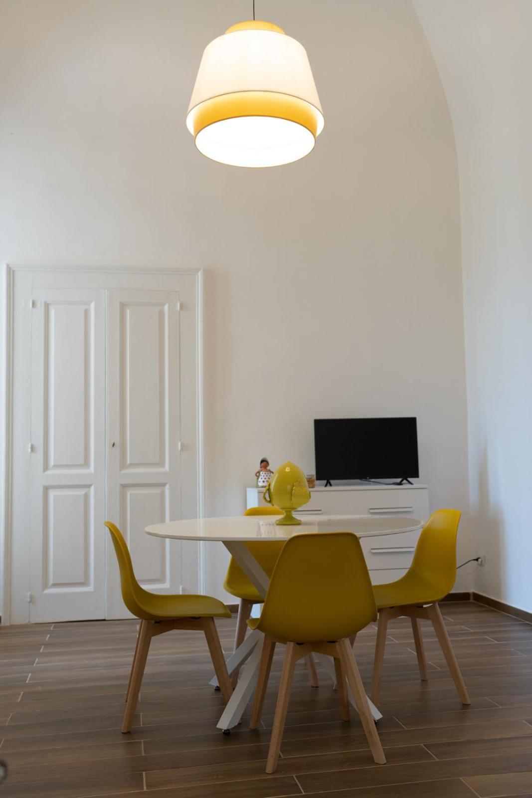 Palazzo Manzoni Apartments Бари Номер фото