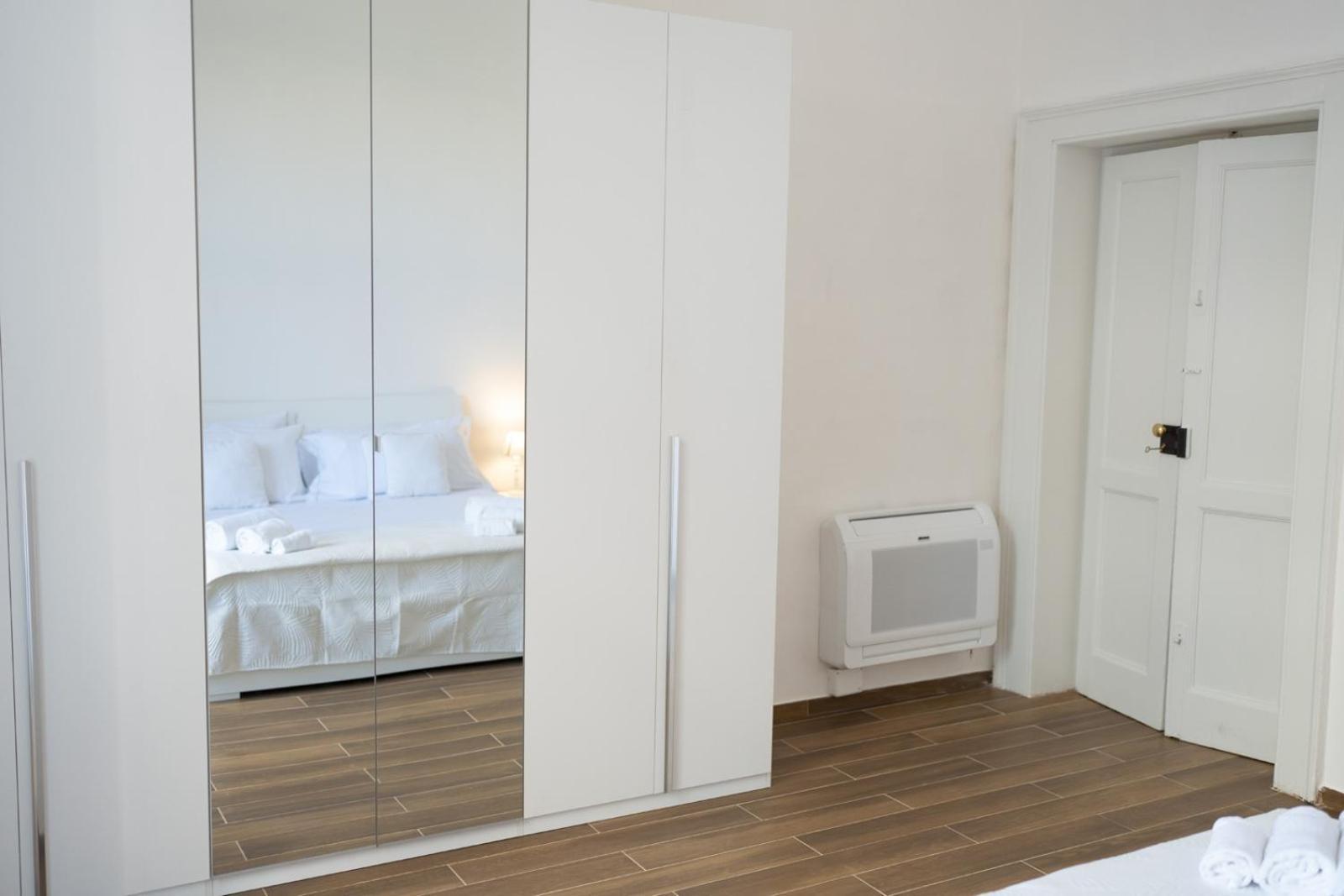 Palazzo Manzoni Apartments Бари Номер фото