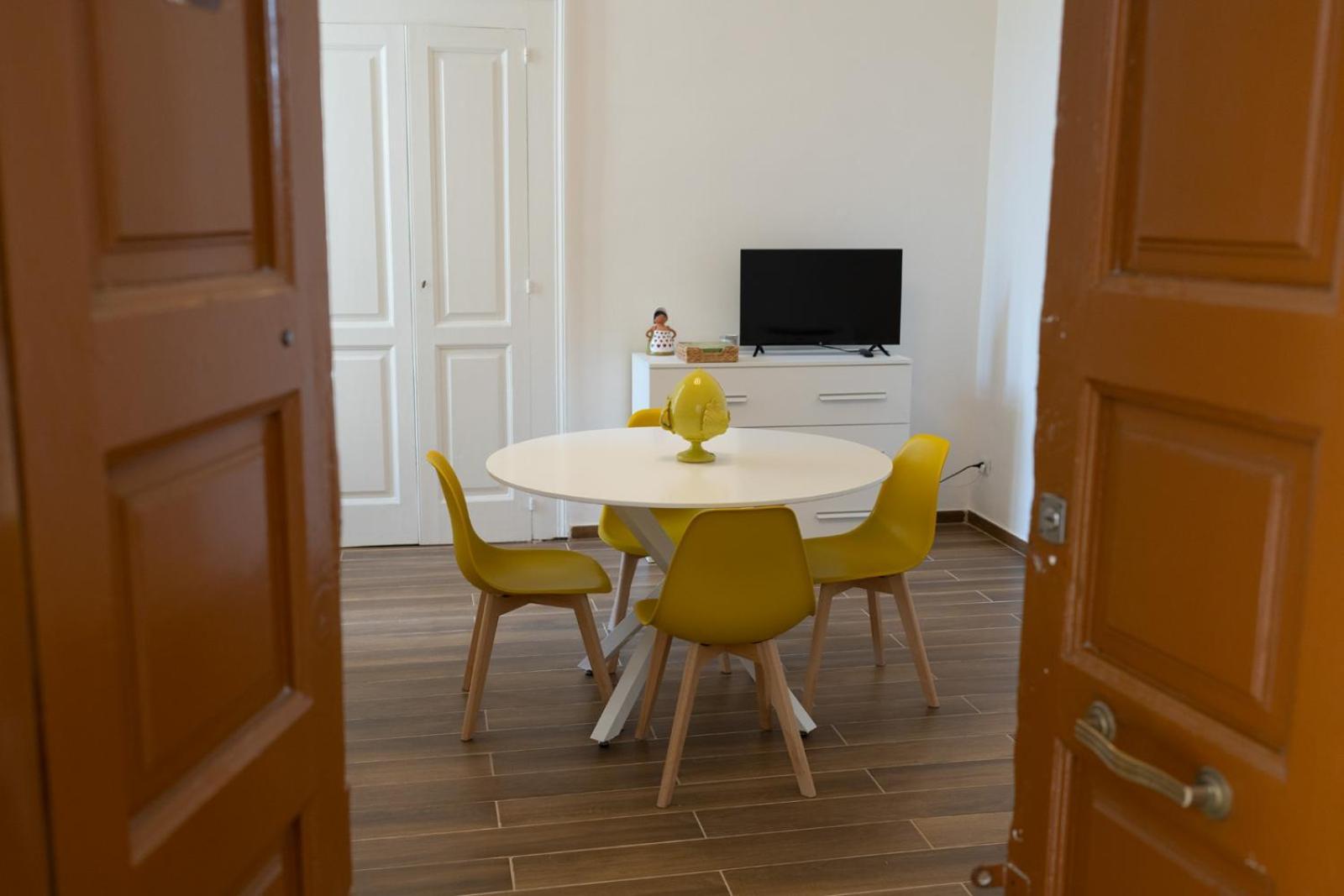 Palazzo Manzoni Apartments Бари Номер фото